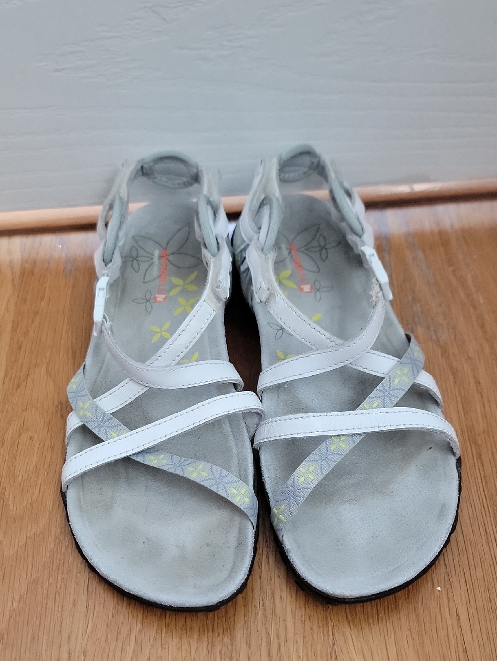MERRELL Women’s Light Gray White Strappy Sandals Casual Summer Comfort Shoes 9 - Picture 3 of 8